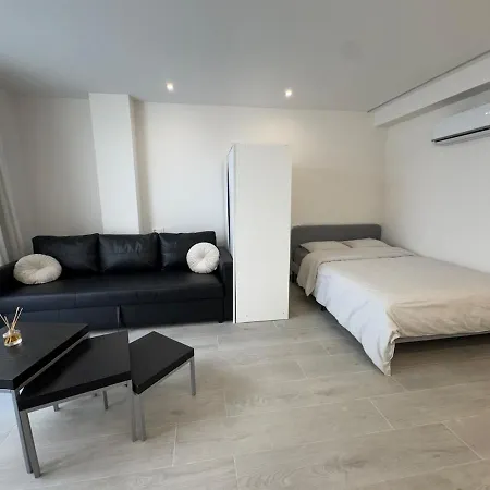 Trendy & Bright ,terrace In Vibrant Center