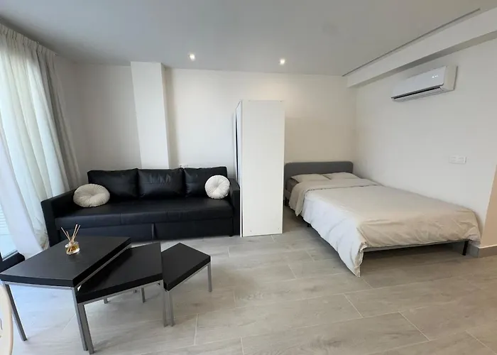 Trendy & Bright ,terrace In Vibrant Center