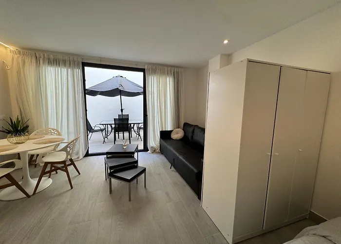 Trendy & Bright ,terrace In Vibrant Center